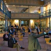 Landrat Jens Marco Scherf begrüßt die Bürgermeister im Schifffahrts- und Schiffbaumuseum in Wörth am Main